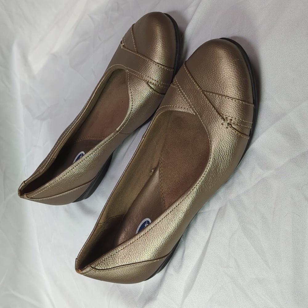Dr Scholl's Sz 9 Gold/Copper Flats. Comfortable and stylish comfort flats - Picture 4 of 12